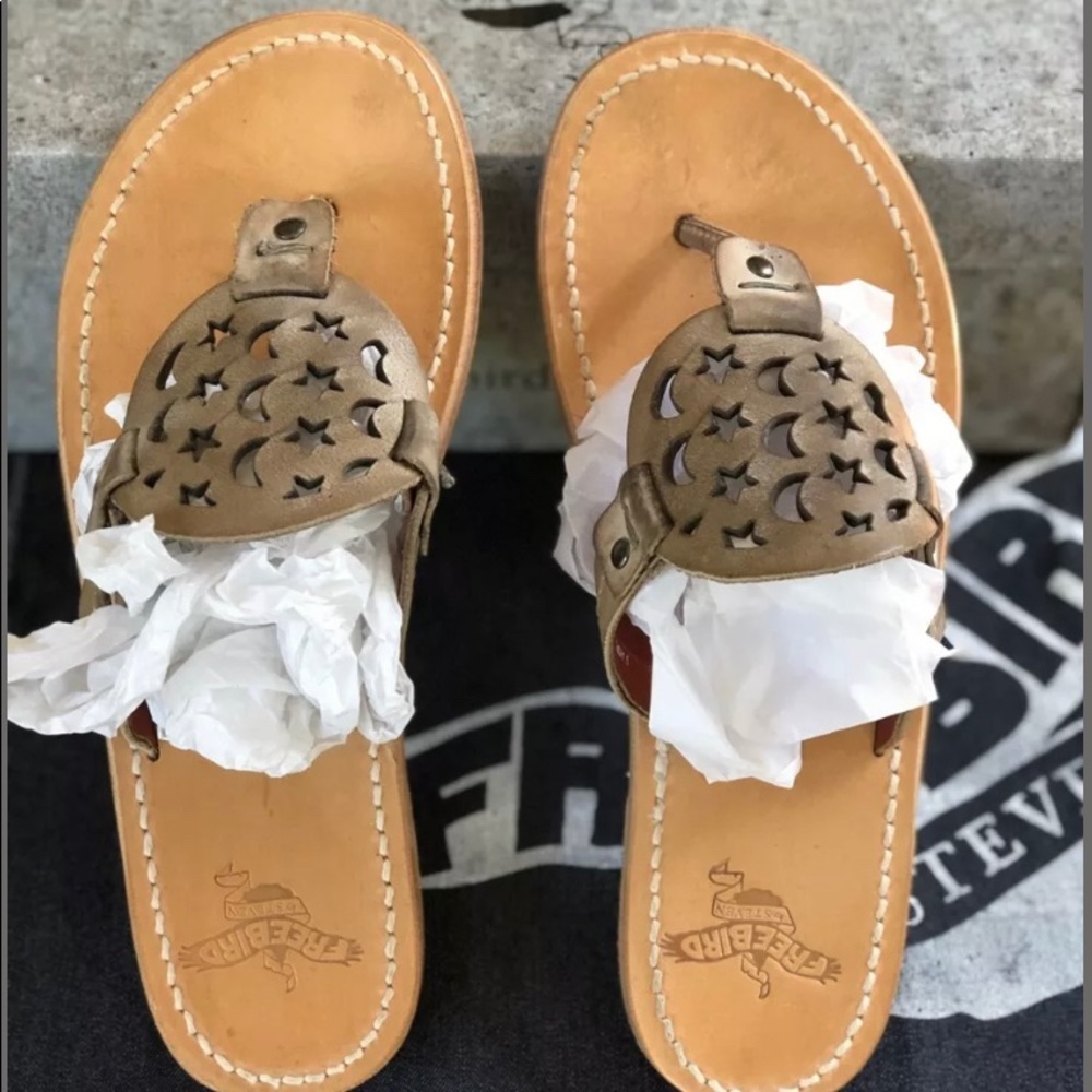 Freebies by Steve Madden Sandals